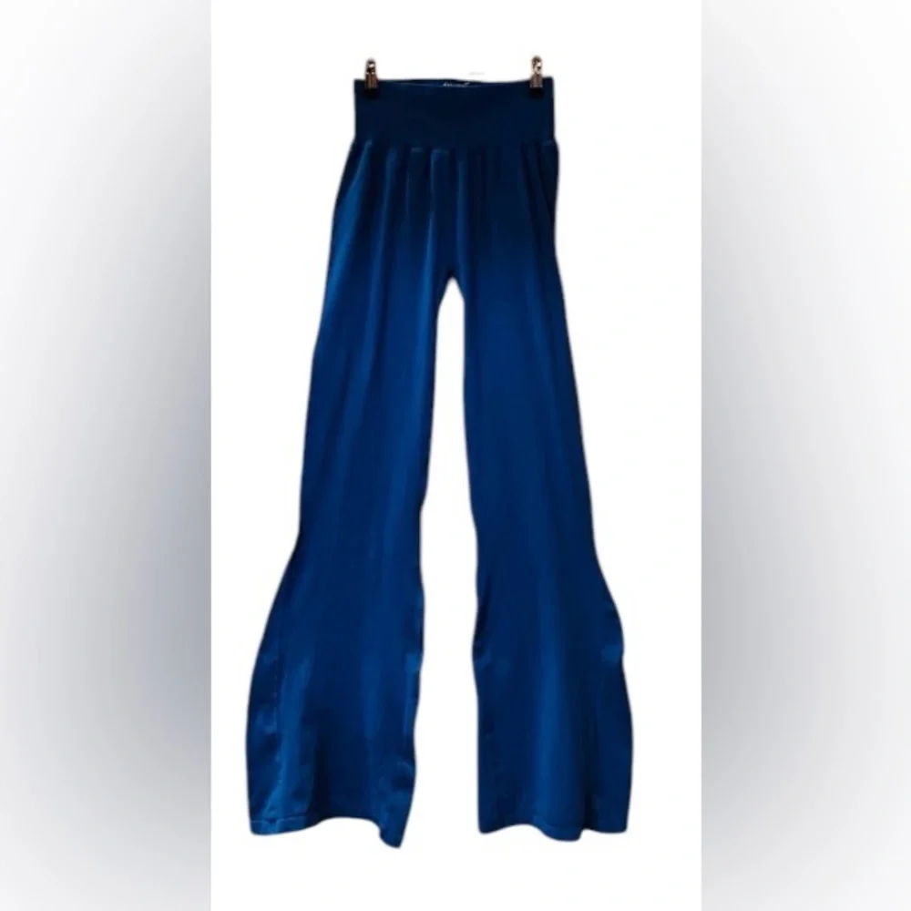 NWOT Free People Good Karma Flare Leggings